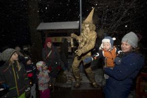003 Pozdrav zimi in praznik luči Foto atelje Postojnatext